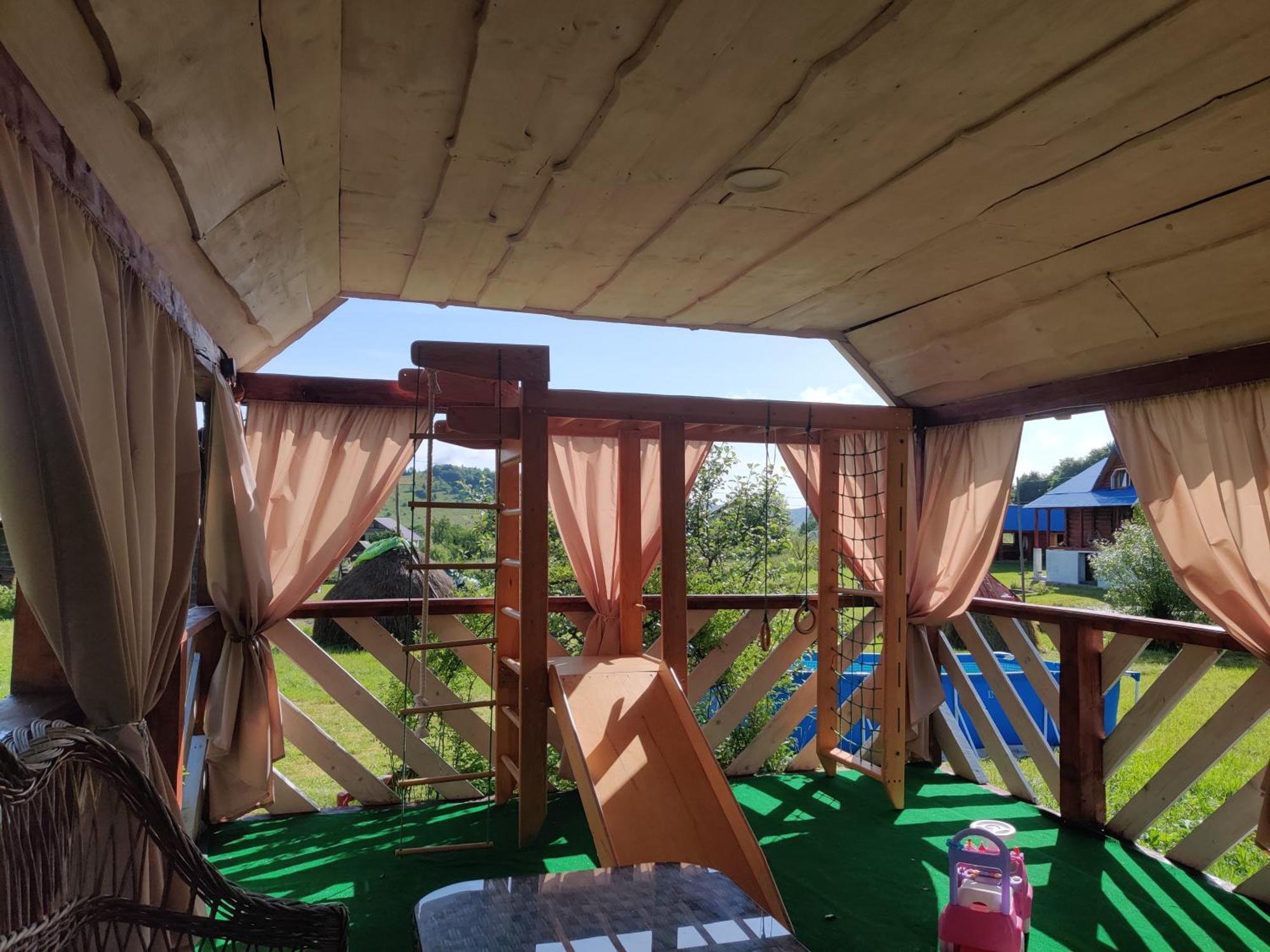 "У Яслигана" Hotel Pilipets Buitenkant foto